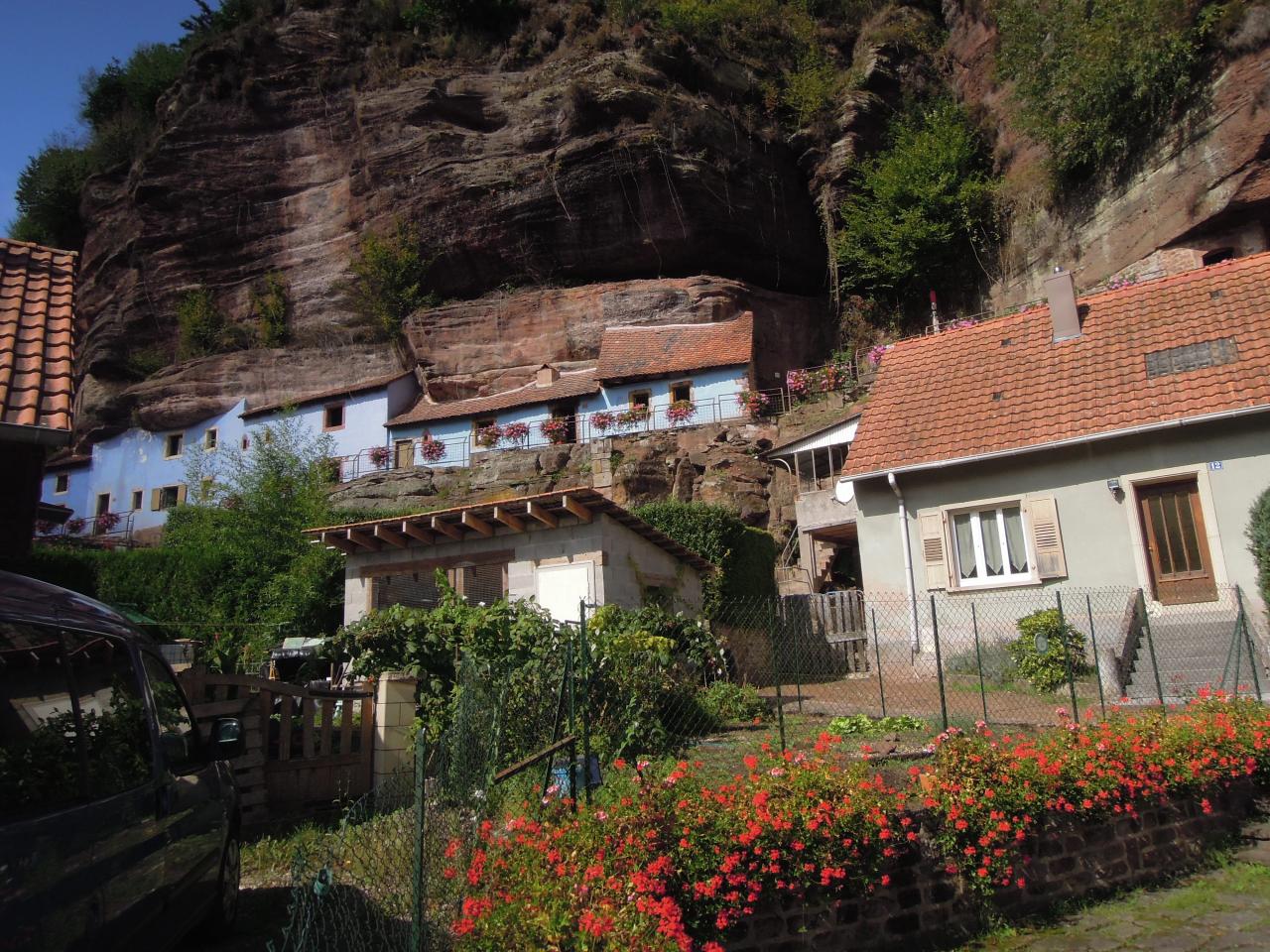 Dimanche : Maison dans le cailloux