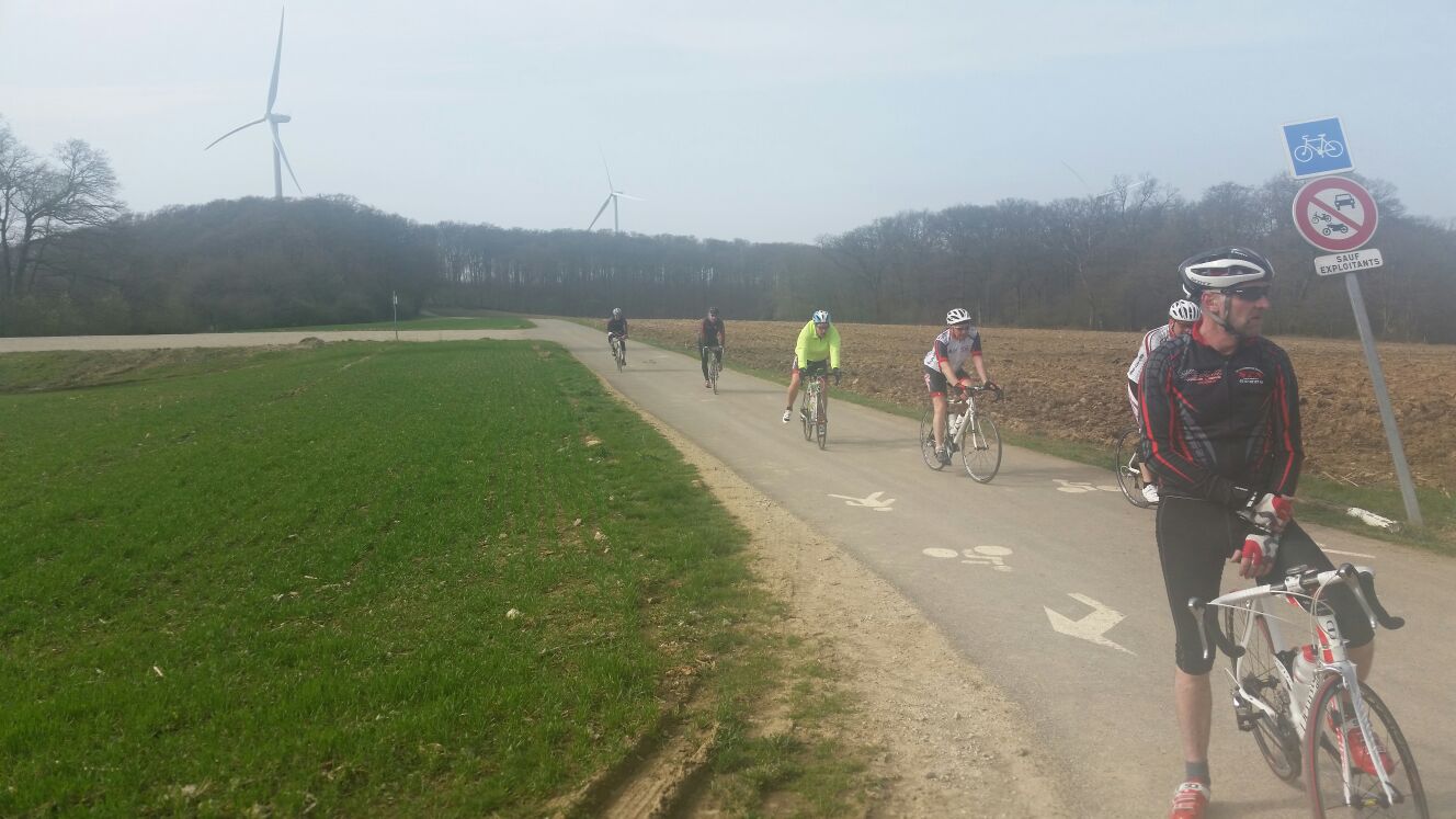 08 avril : chemin des éoliennes