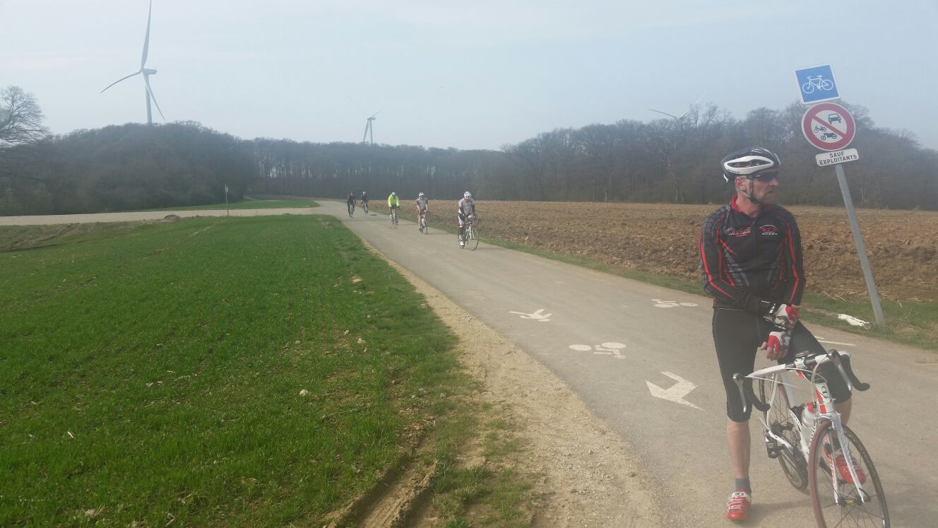 08 avril : chemin des éoliennes