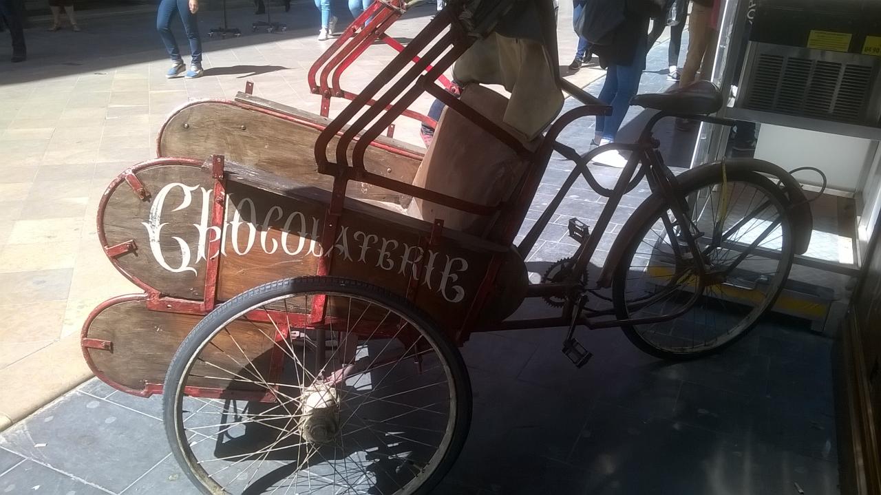 Vouveau vélo pour Jojo qui recherche aussi le Osterhase